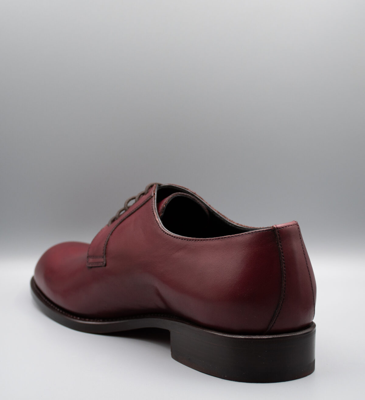 Ratio Derby artigianale Made in Italy in pelle con suola in cuoio rossa, elegante e versatile