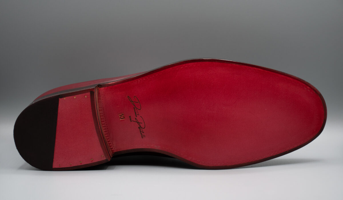 Ratio Derby artigianale Made in Italy in pelle con suola in cuoio rossa, elegante e versatile