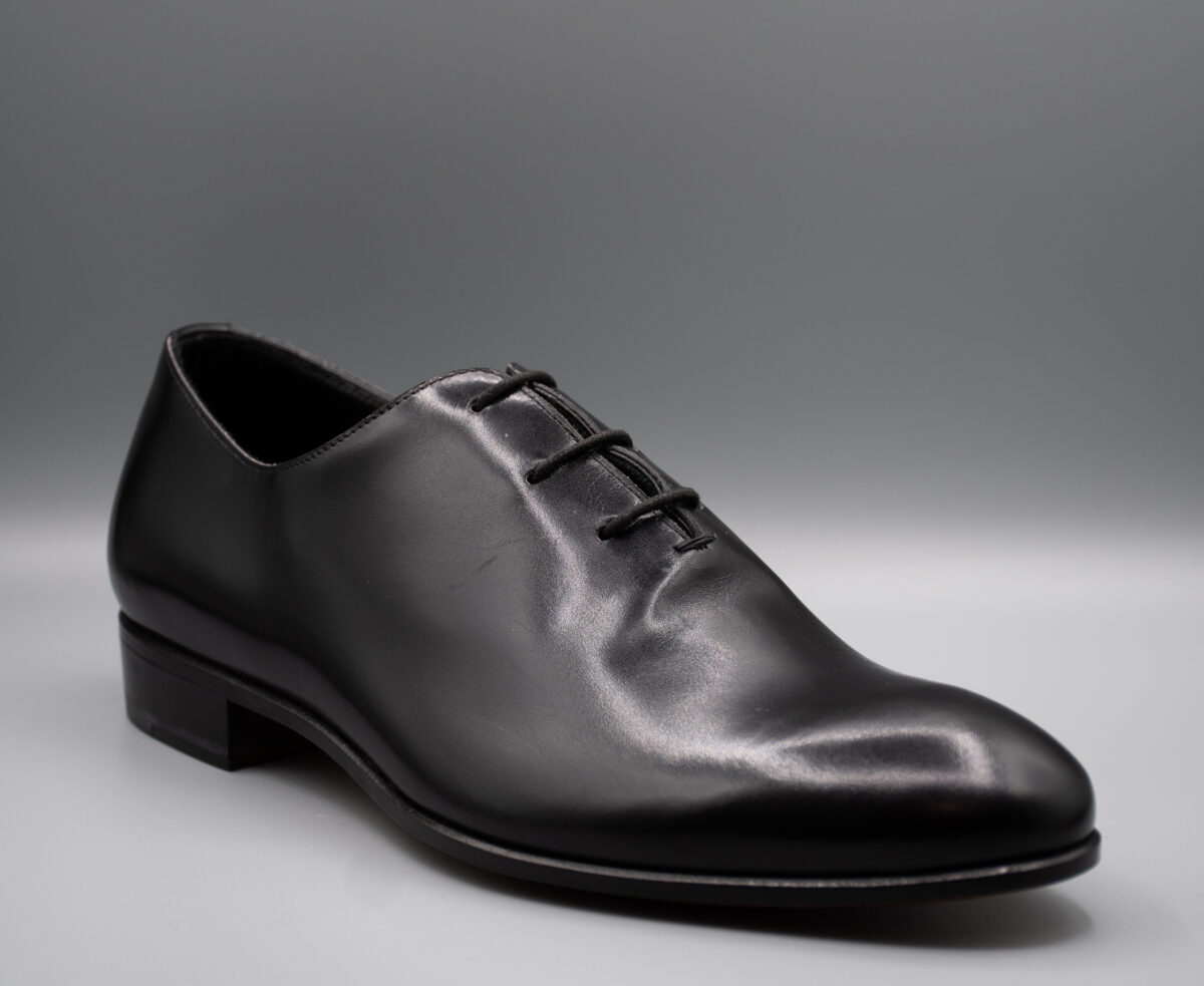 Lucerna Oxford a 3 fori in pelle di vitello, calzatura elegante artigianale Made in Italy per cerimonie ed eventi formali