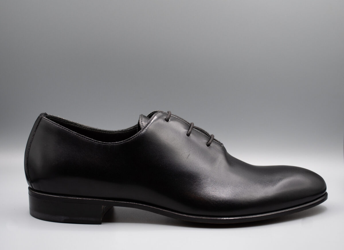 Lucerna Oxford a 3 fori in pelle di vitello, calzatura elegante artigianale Made in Italy per cerimonie ed eventi formali