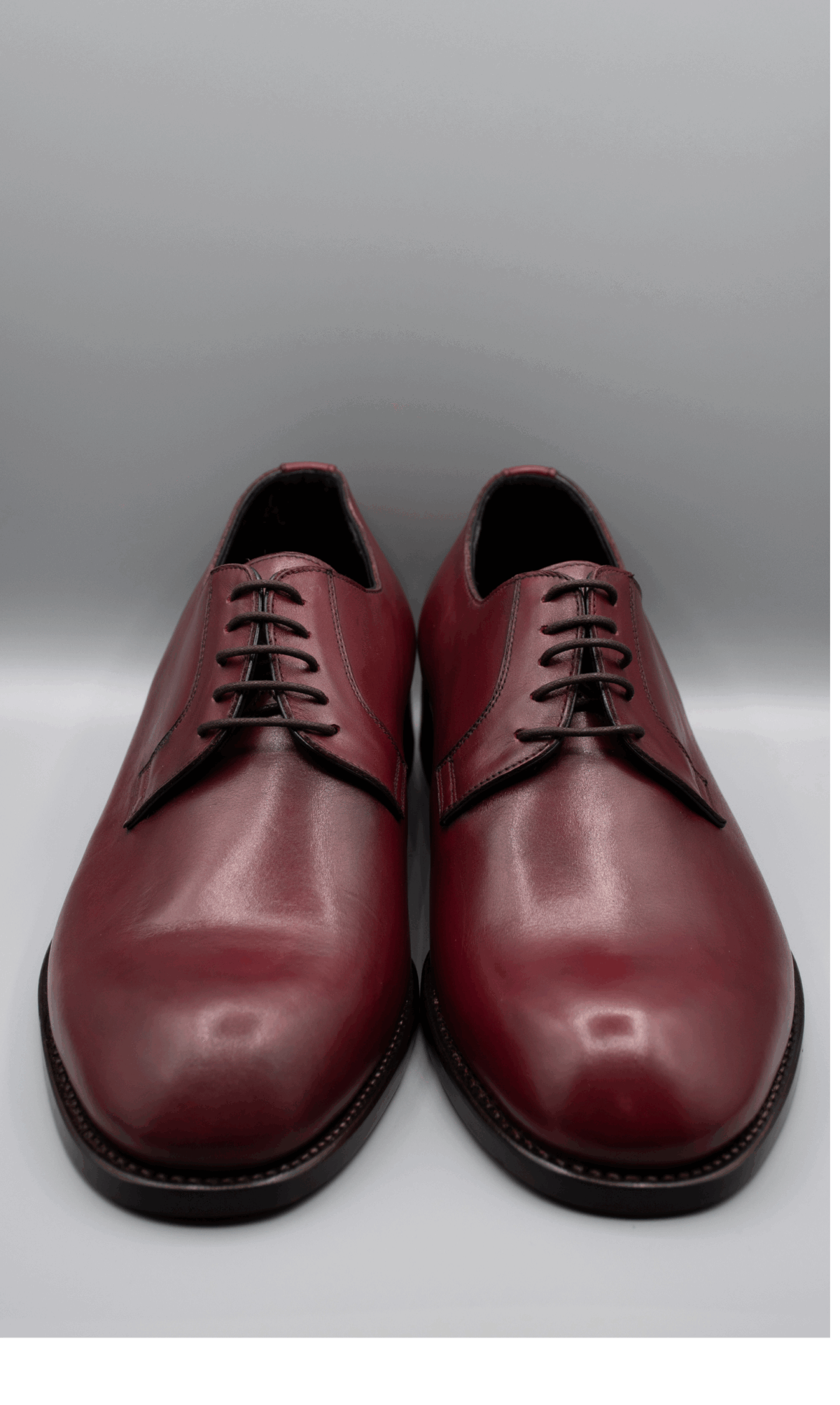 Ratio Derby artigianale Made in Italy in pelle con suola in cuoio rossa, elegante e versatile